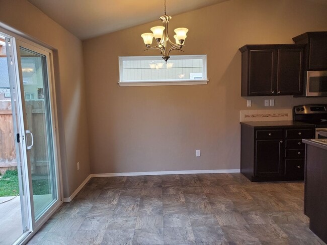 Building Photo - Charming and conveniently located in Nampa 3 bedroom, 2 bath home