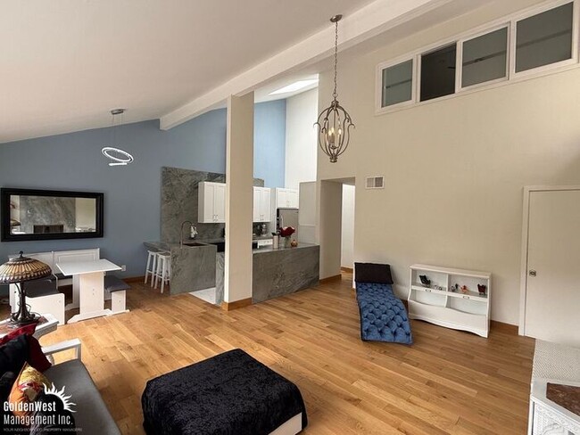 Building Photo - Modern 3Bdm 3Ba with Bonus Room Coastal Ho...