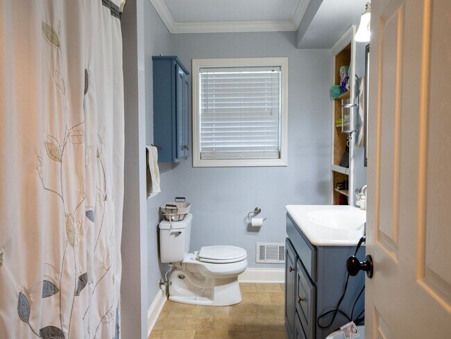 Building Photo - Three Bedroom Brick Ranch in National Hills!