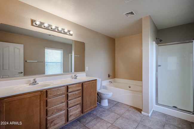 Building Photo - 2646 S Southwind Dr
