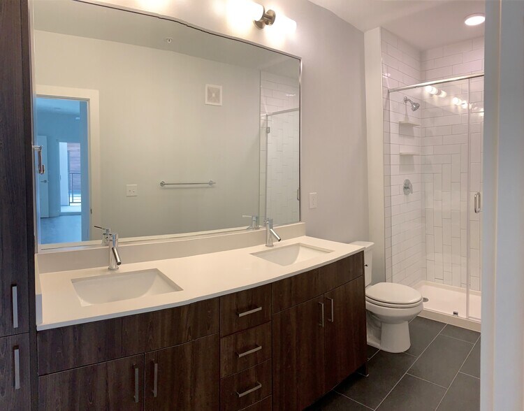 Master bathroom - 2213 Poquito St