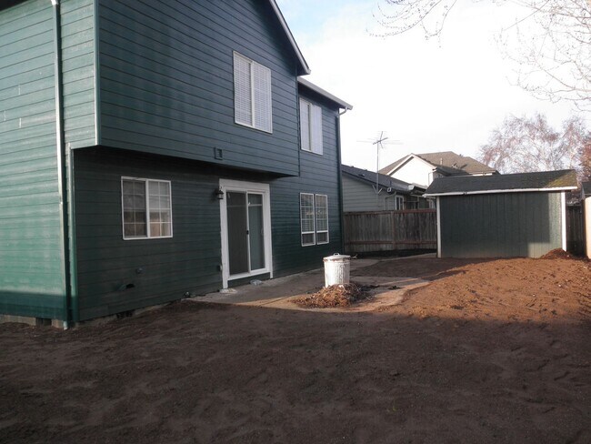 Building Photo - Extra features