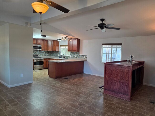 Building Photo - STUNNING PROPERTY-3 bedroom/2 bath Manufacture home in Central Bullhead City
