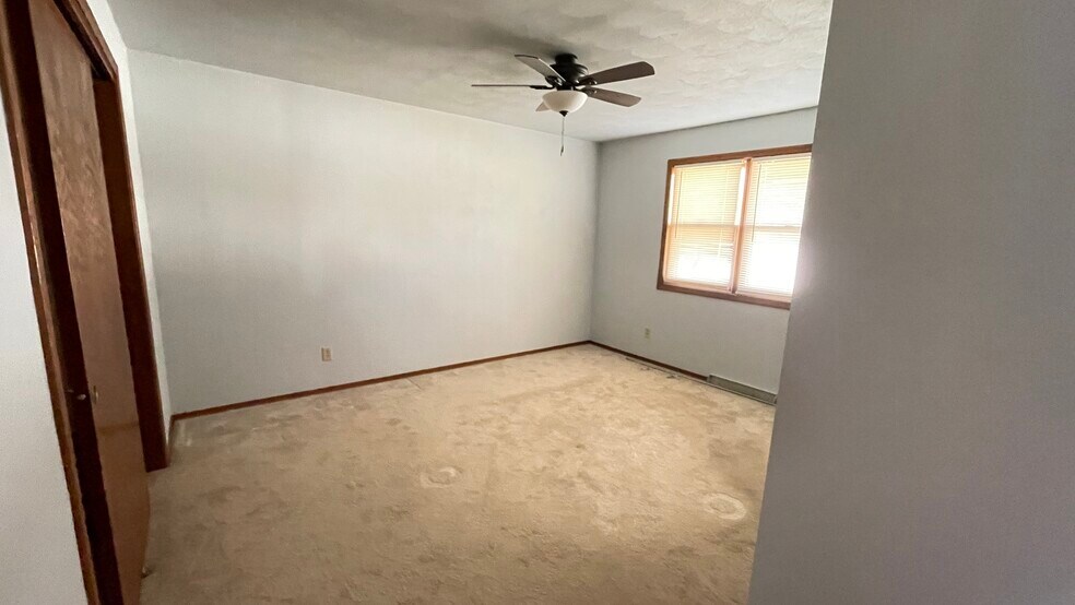 Master Bedroom - 694 Trailsway Ln