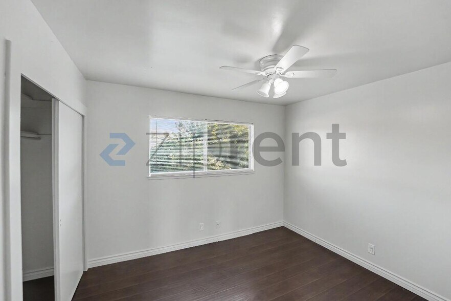 Building Photo - Unit