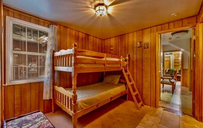 Building Photo - 336 W Sherwood