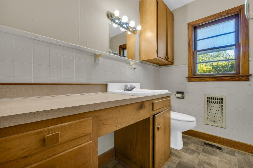 Building Photo - 220 Rebecca Ln