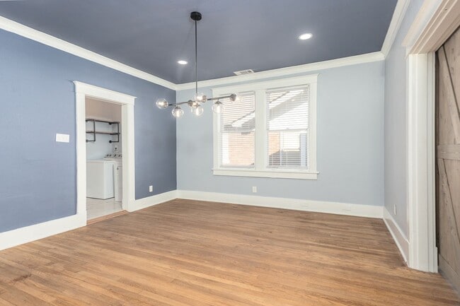 Building Photo - 3BR SFR with Washer/Dryer In Unit & Fenced Backyard in Midtown