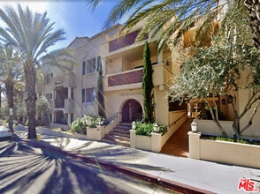 Building Photo - 851 N San Vicente Blvd