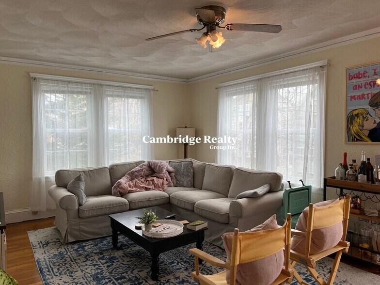 Building Photo - 66 Craigie St