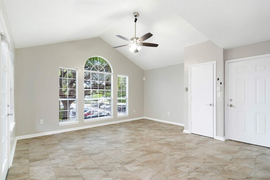 Building Photo - 1055 Crystal Way