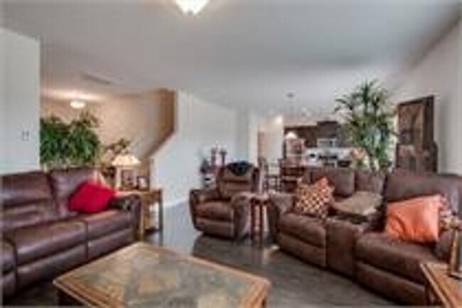 Building Photo - Beautiful 4bd 2.5ba home with Community Am...