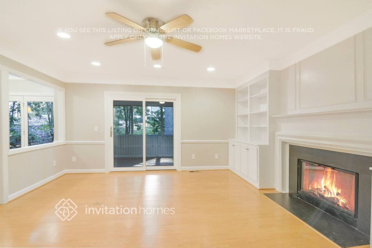 Building Photo - 305 Durington Pl