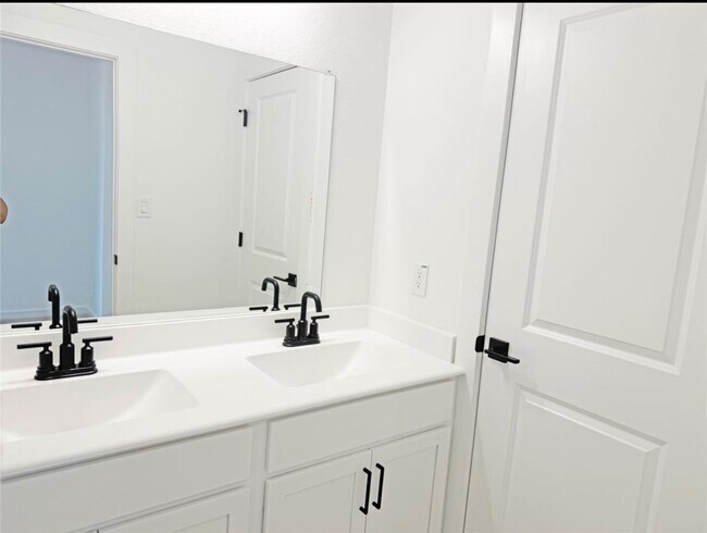 Building Photo - 2213 Via Laura Ln