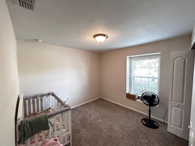 Building Photo - Newer Build 3/2 with Fenced in yard minute...