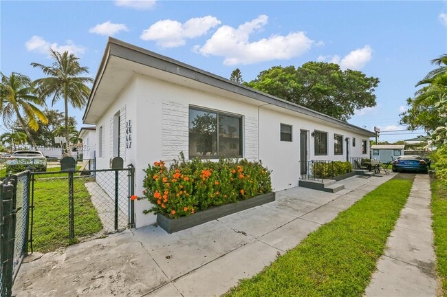 Primary Photo - 2465 NW 35th St