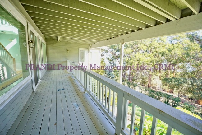 Building Photo - Exclusive Home in Gated Community!