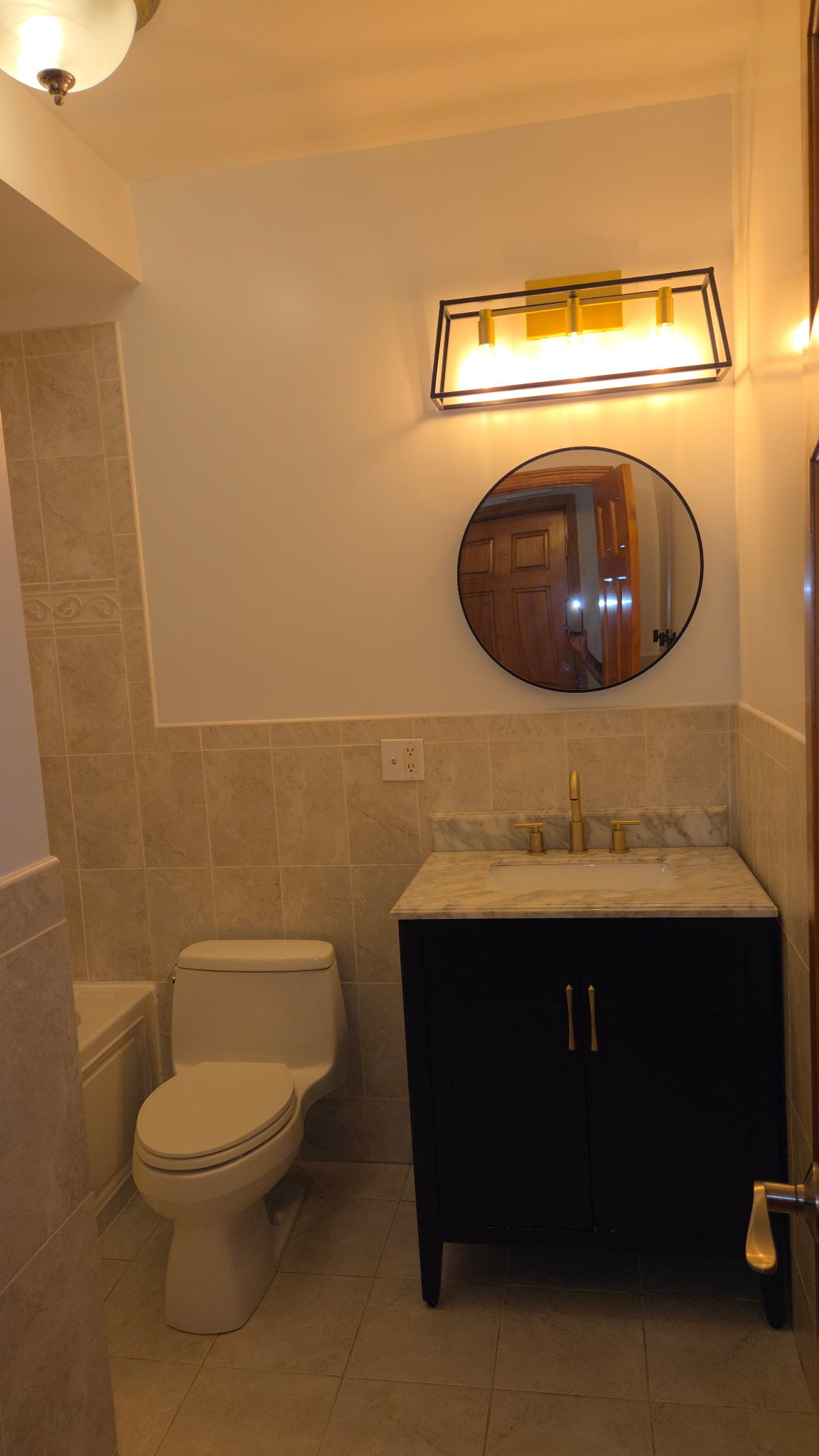 Bathroom - 3318 N Keystone Ave