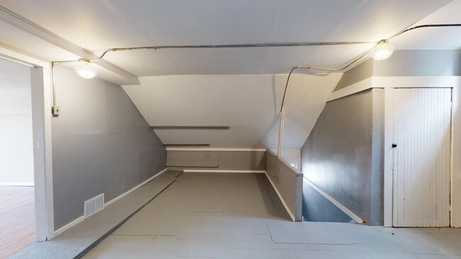 Building Photo - ** AVAILABLE OCTOBER 2025 *** Old Brooklyn...