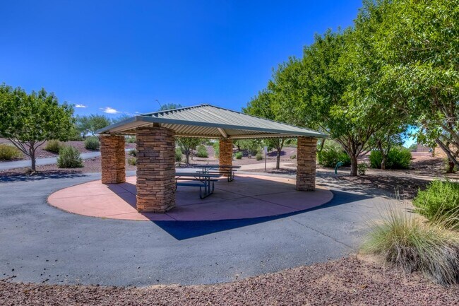 Building Photo - Welcome to this charming 3 bedroom, 2 bath...