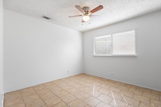 Building Photo - 8430 Cranberry Hill