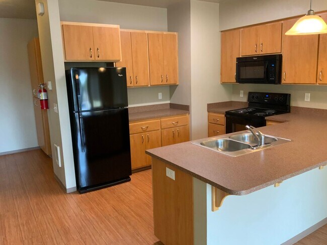 Building Photo - 3 Bedroom, 2.5 Bathroom Close to UO Campus