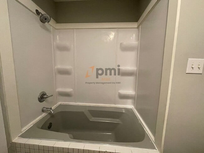 Building Photo - 406 A St