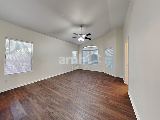 Building Photo - 518 W San Remo St