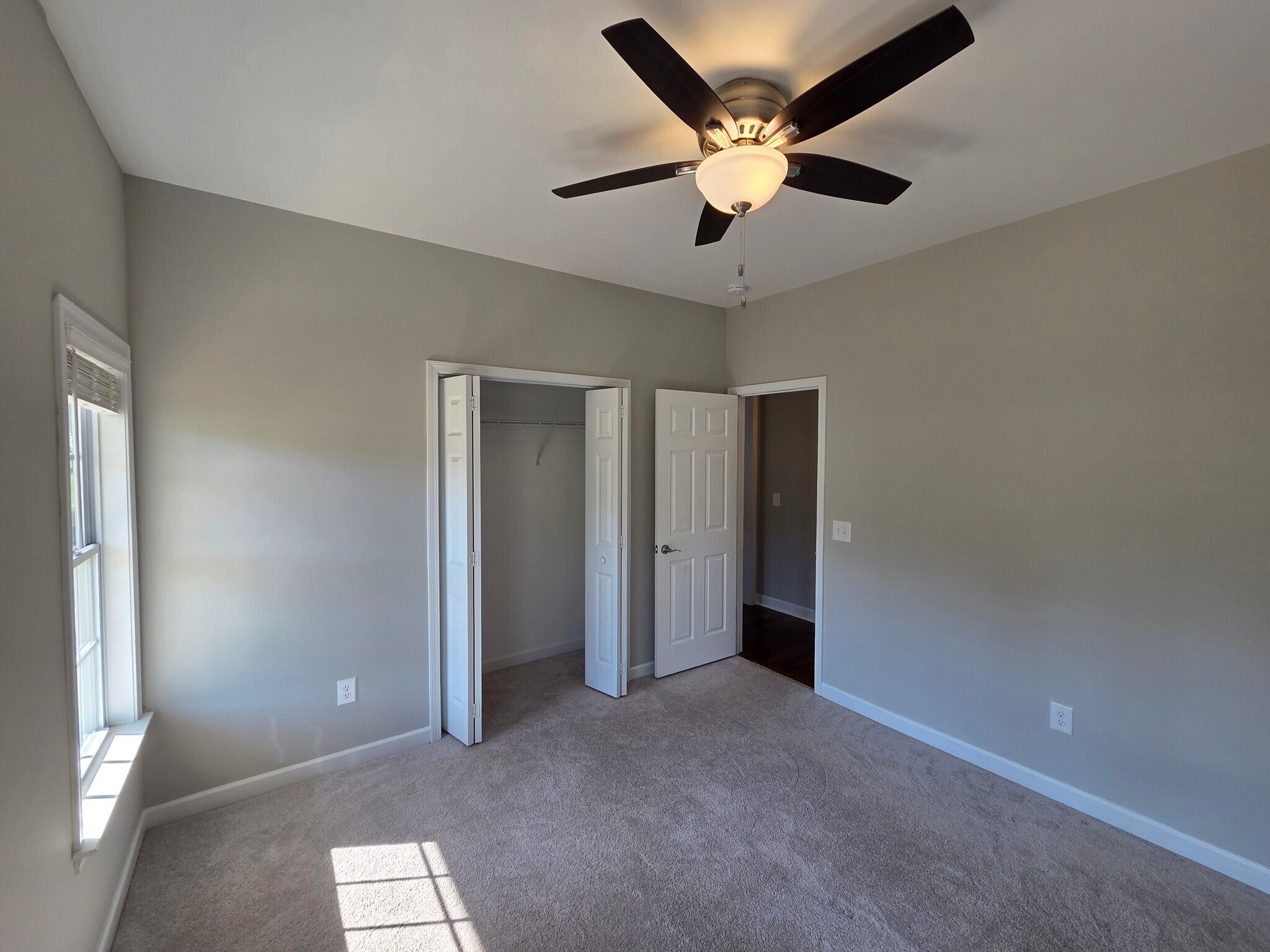 Building Photo - 2230 Evergreen Dr