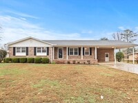 Building Photo - Great location near downtown Athens! Lawn Care included, new LVP flooring! Fenced yard!