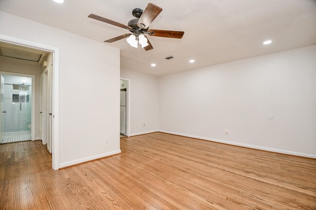 Building Photo - 1619 Viking Dr