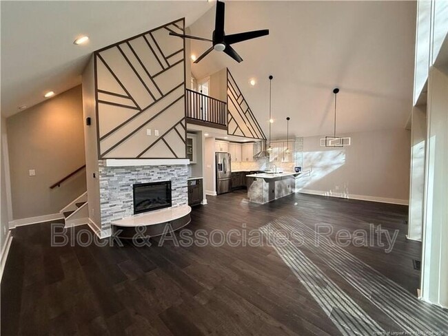 Building Photo - 1610 N Stonegate Dr