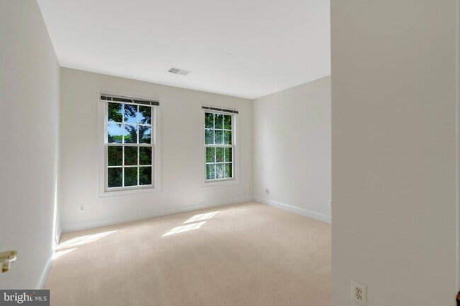 Building Photo - 5257 Winter View Dr