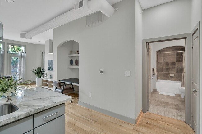 Building Photo - 1901 Post Oak Blvd