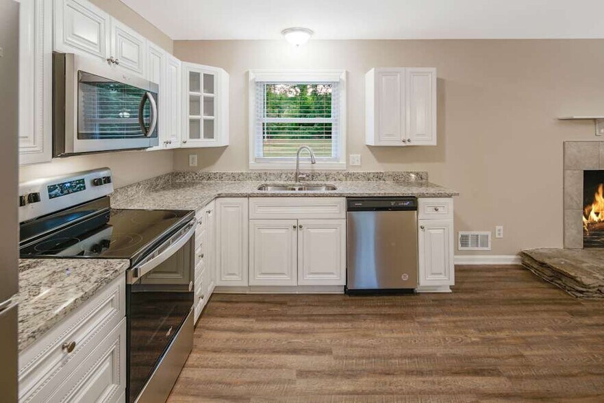 Building Photo - 3915 Amsbury Dr