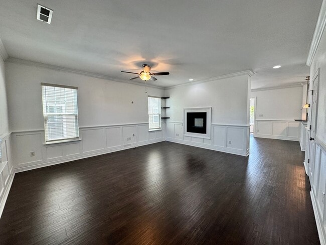 Building Photo - A Block From The Beaches! Ready 09-21-26! Oversized Parking Pad, Pet Friendly!