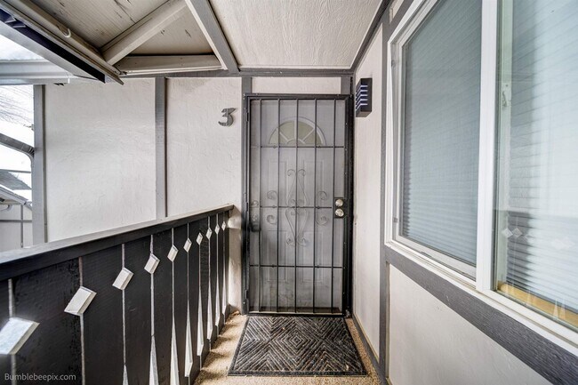 Building Photo - 102 E Weile Ave