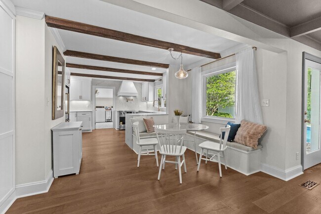 Building Photo - 5704 Woodside Ave