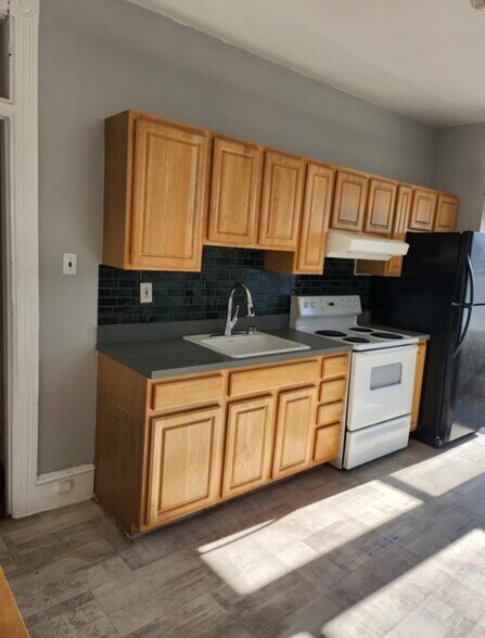 Building Photo - 163 Sumac St