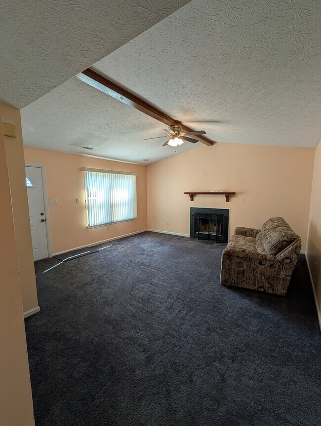 Building Photo - 693 Trails Ln