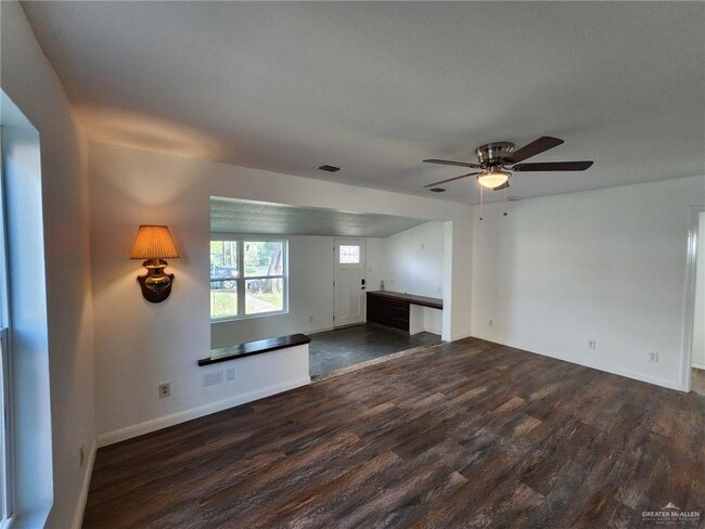 Building Photo - 22 S 6th St