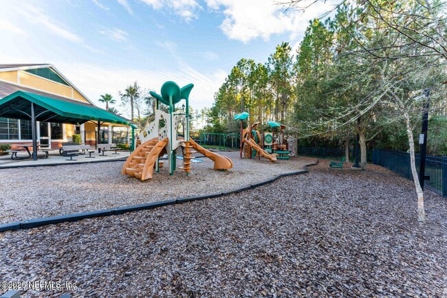 Building Photo - 408 Chicory Pl