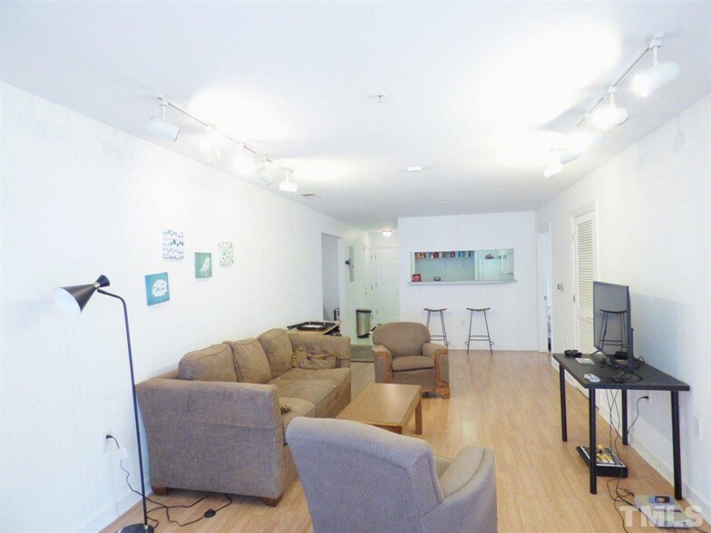 Building Photo - 929 Morreene Rd