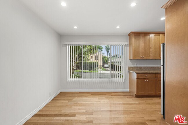 Building Photo - 1037 N La Jolla Ave