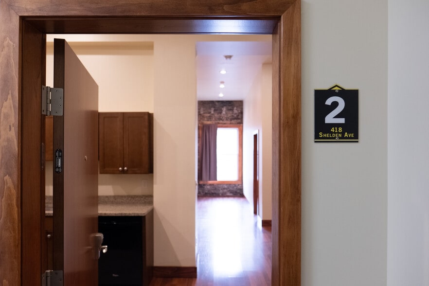 Building Photo - 418 Shelden Ave