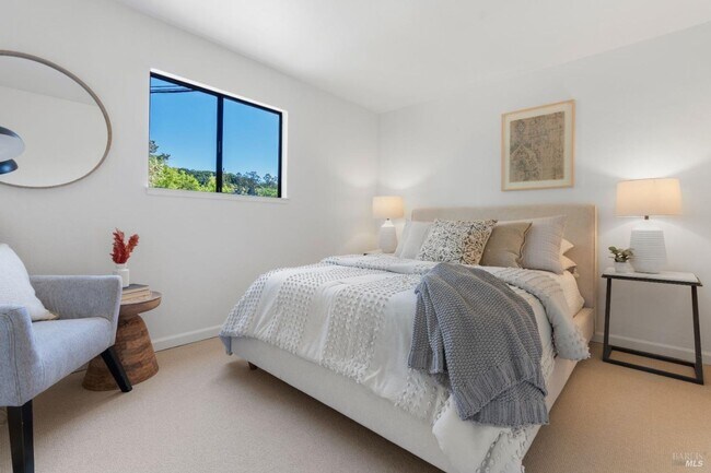 Building Photo - Lovely 2bd/1.5ba Townhome in Heart of San Anselmo