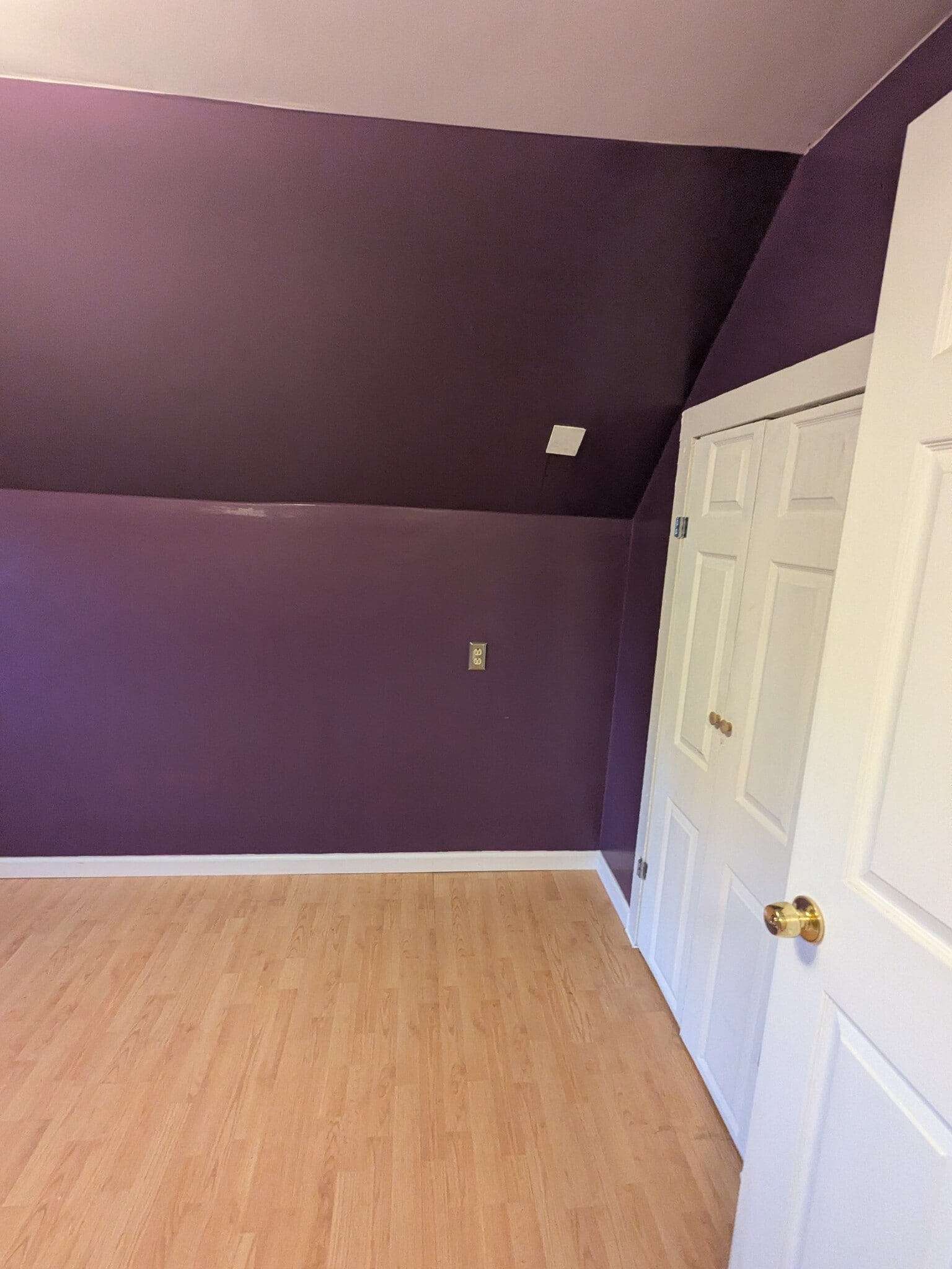 Bedroom w/ closet - 218 Alaska St