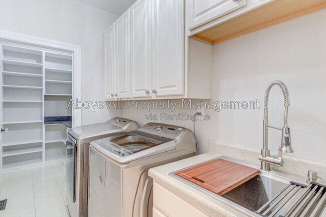 Building Photo - 2041 Jadewood Dr