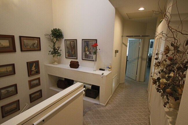 Building Photo - 3 Bedroom UTC/La Jolla Townhome