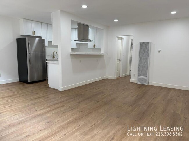 Building Photo - Stylish 1-Bedroom in North Hollywood